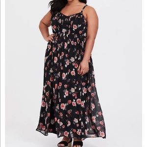 TORRID BLACK FLORAL PLEATED CHIFFON MAXI DRESS